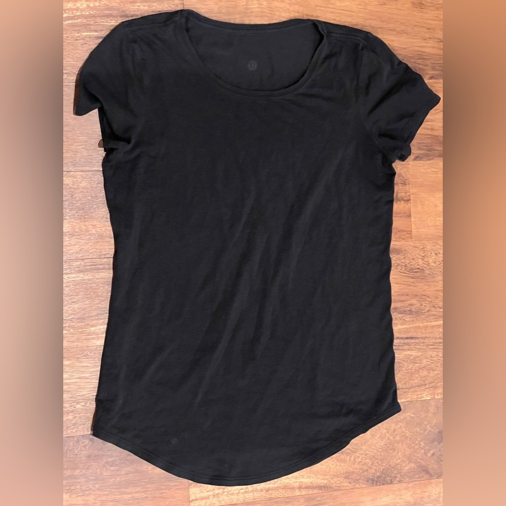 Black lululemon basic tee size M